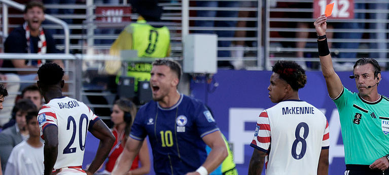 2026世界杯：特朗普一个电话，美国队红牌禁赛被改判