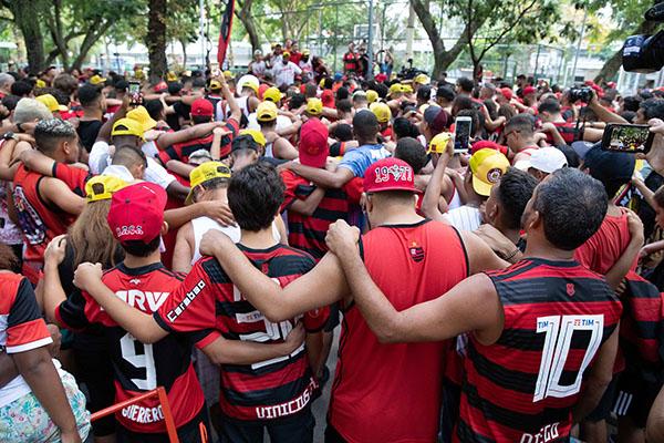 巴西弗拉门戈青训火灾：15岁少年的梦再也没醒