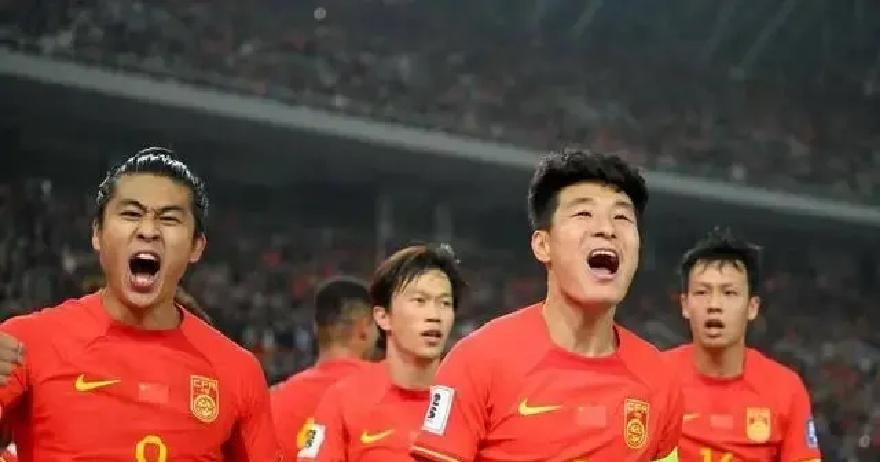世界杯赛程凌晨开踢，中国球迷熬夜看球，身体比嘴诚实